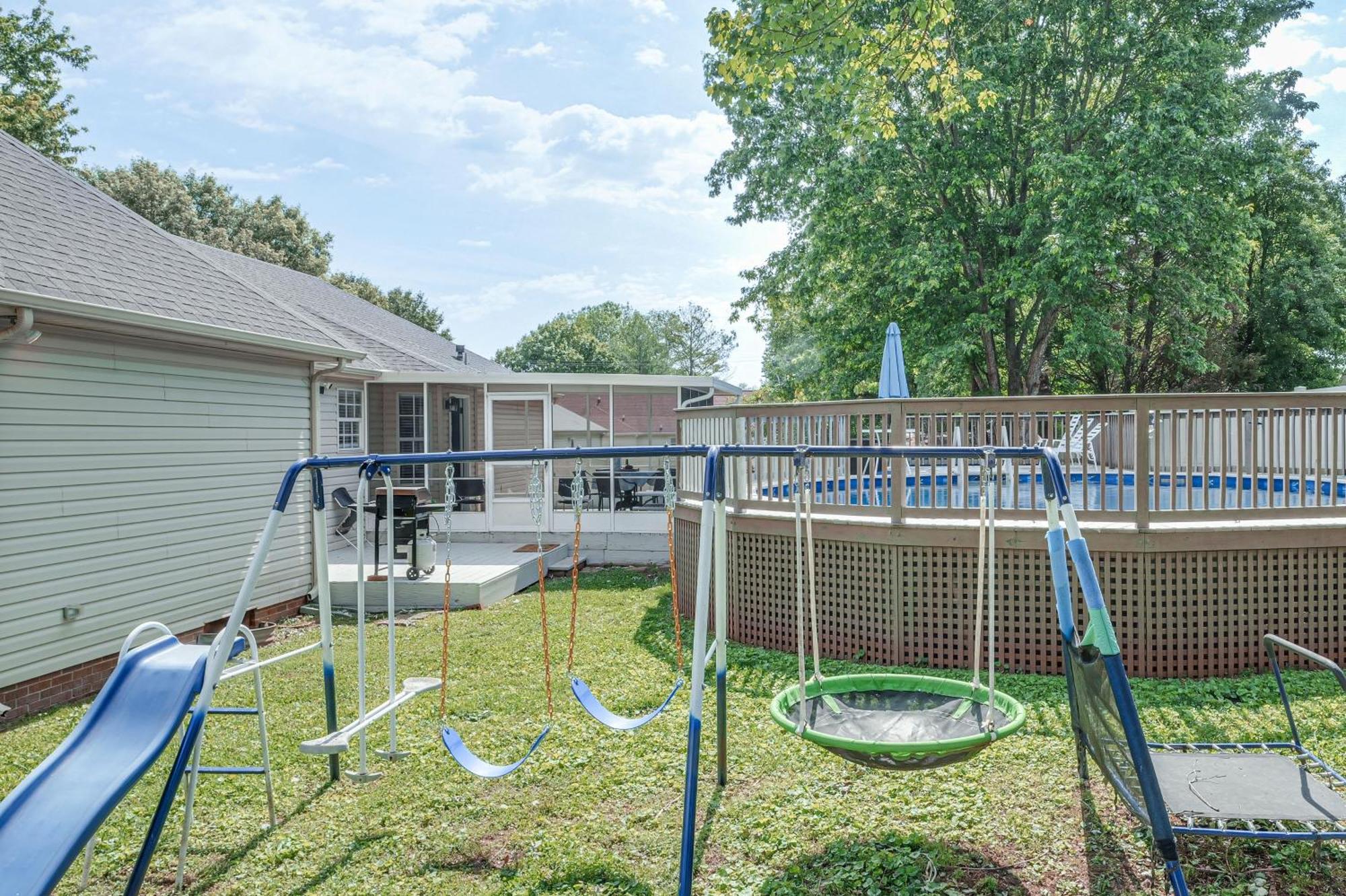 Above-Ground Pool And Backyard At Murfreesboro Home! Exterior photo
